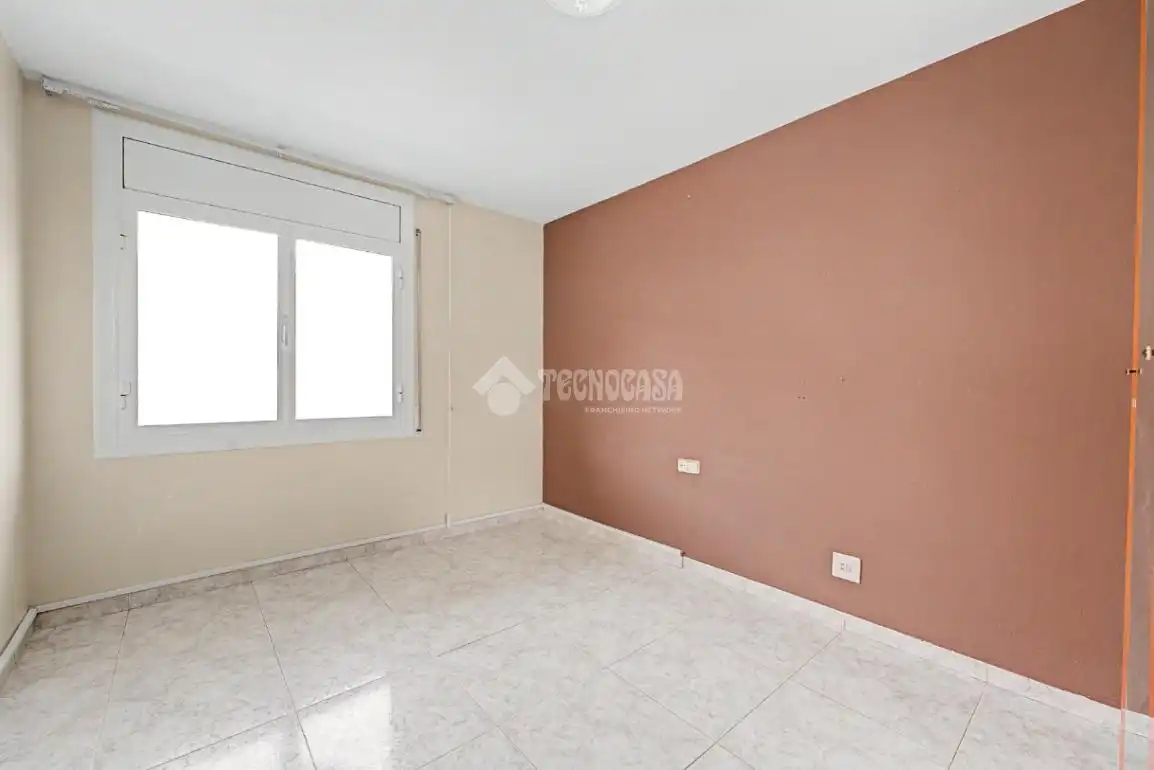 Habitación de Piso en venta en Cornellà de Llobregat con Aire acondicionado y Balcón