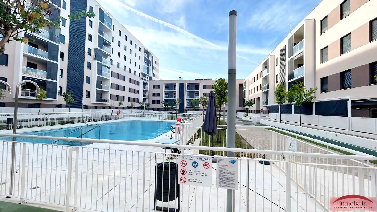 Swimming pool of Flat for rent in Sevilla  with Air Conditioner, Terrace and Furnished