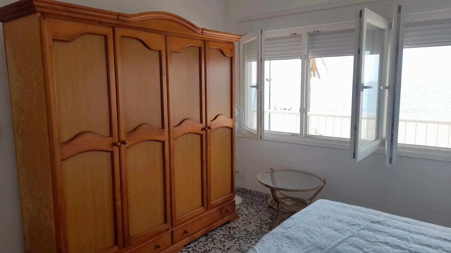 Schlafzimmer von Wohnung zum Verkauf in Torrenueva Costa mit Ofen, Waschmaschine und Balkon