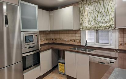 Kitchen of Flat for sale in Bujalance  with Air Conditioner, Oven and Microwave