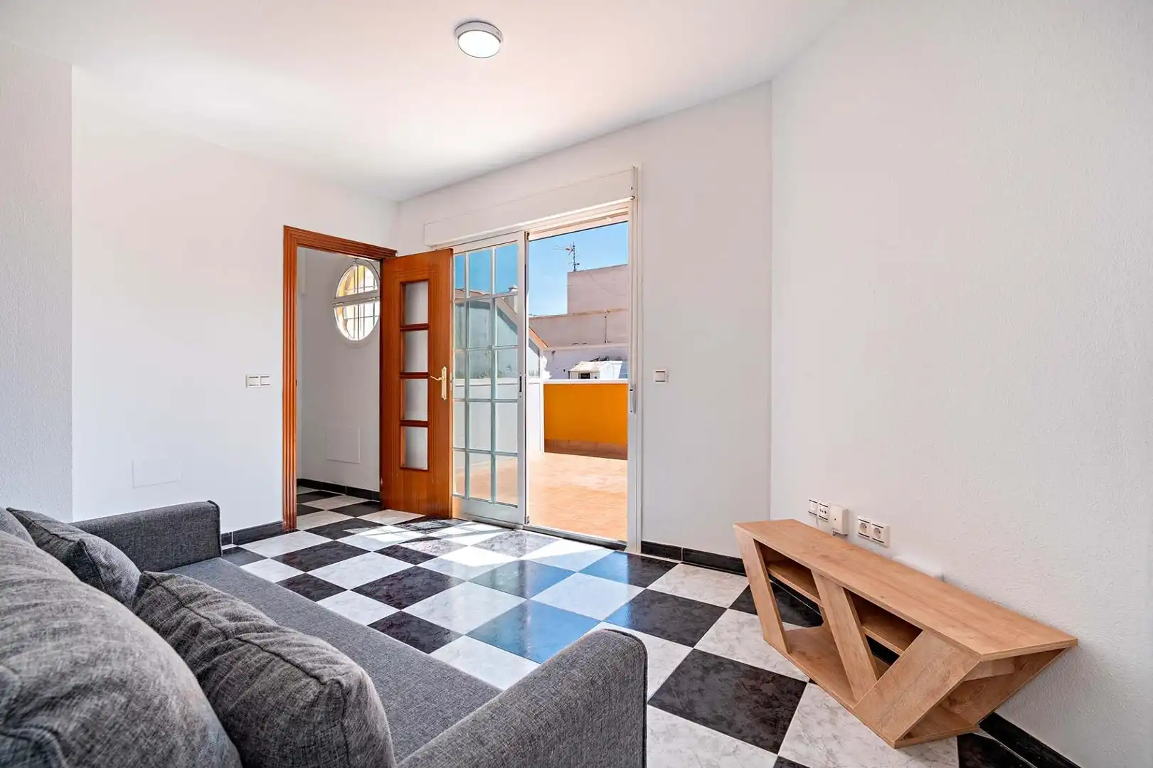 Vista exterior de Ático en venta en El Ejido con Aire acondicionado, Terraza y Amueblado
