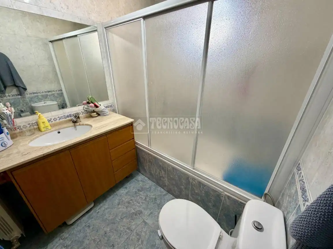 Baño de Piso en venta en Villanueva de la Torre con Aire acondicionado y Calefacción