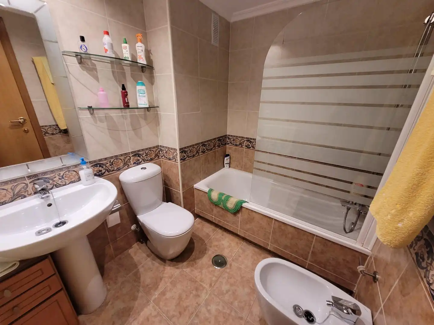 Bathroom of Apartments for sale in Alicante / Alacant  with Private garden, Furnished and Community pool