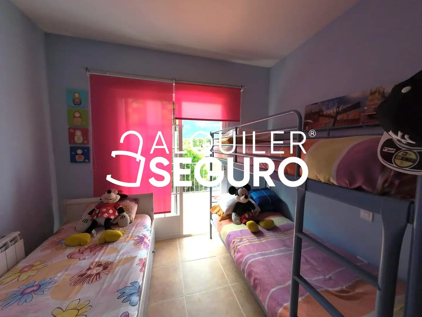 Dormitori de Casa o xalet de lloguer en La Adrada  amb Calefacció, Terrassa i Piscina