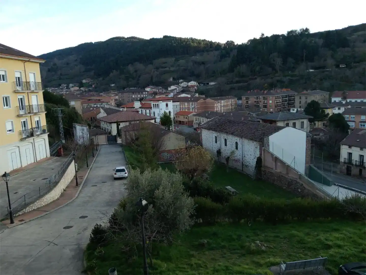 Vista exterior de Piso en venta en Pradoluengo con Parquet y Balcón