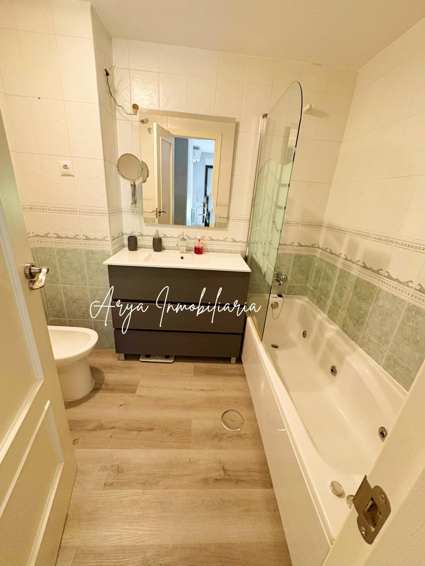 Bathroom of Flat for sale in Torrejón de Ardoz  with Air Conditioner, Heating and Storage room