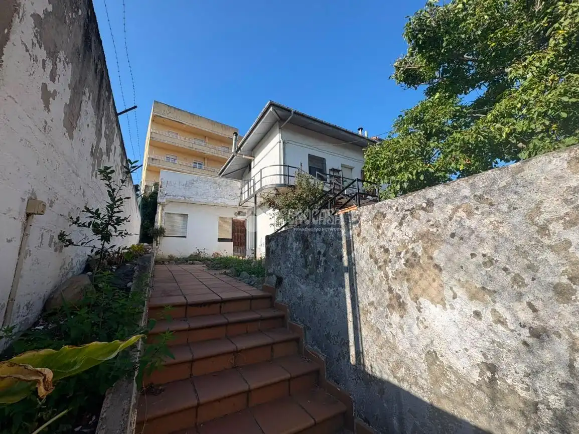 Casa con jardín en venta en C. León Felipe, imagen 2