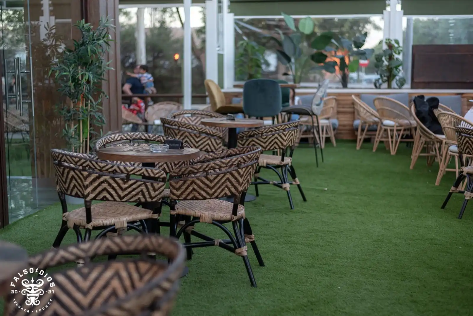 Terrasse von Geschaftsraum zur ubertragung in Sevilla mit Klimaanlage, Heizung und Terrasse