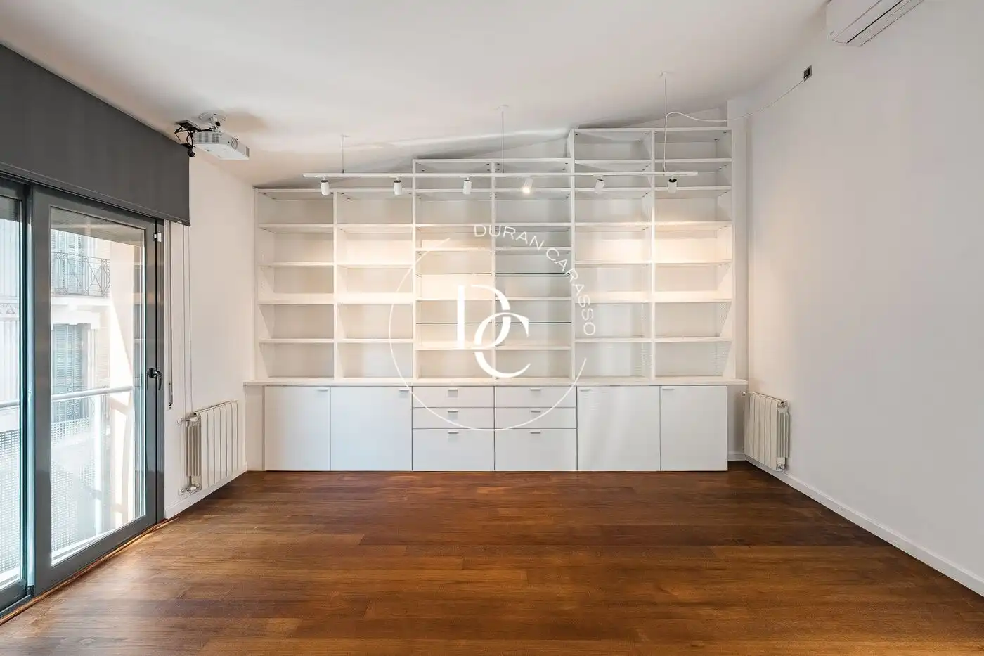Sala d'estar de Casa o xalet de lloguer en Barcelona amb Aire condicionat, Calefacció i Jardí privat