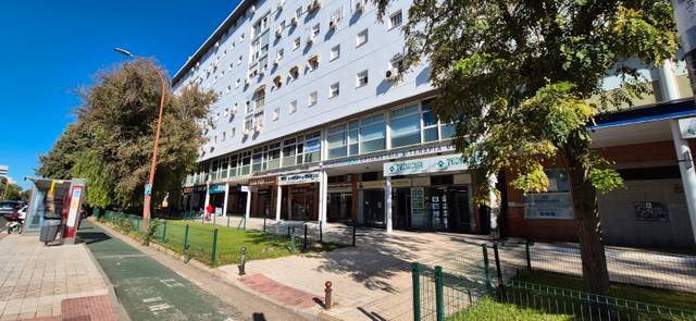 Local comercial en Alquiler en Avenida de las Ciencias en Colores -  Entreparques