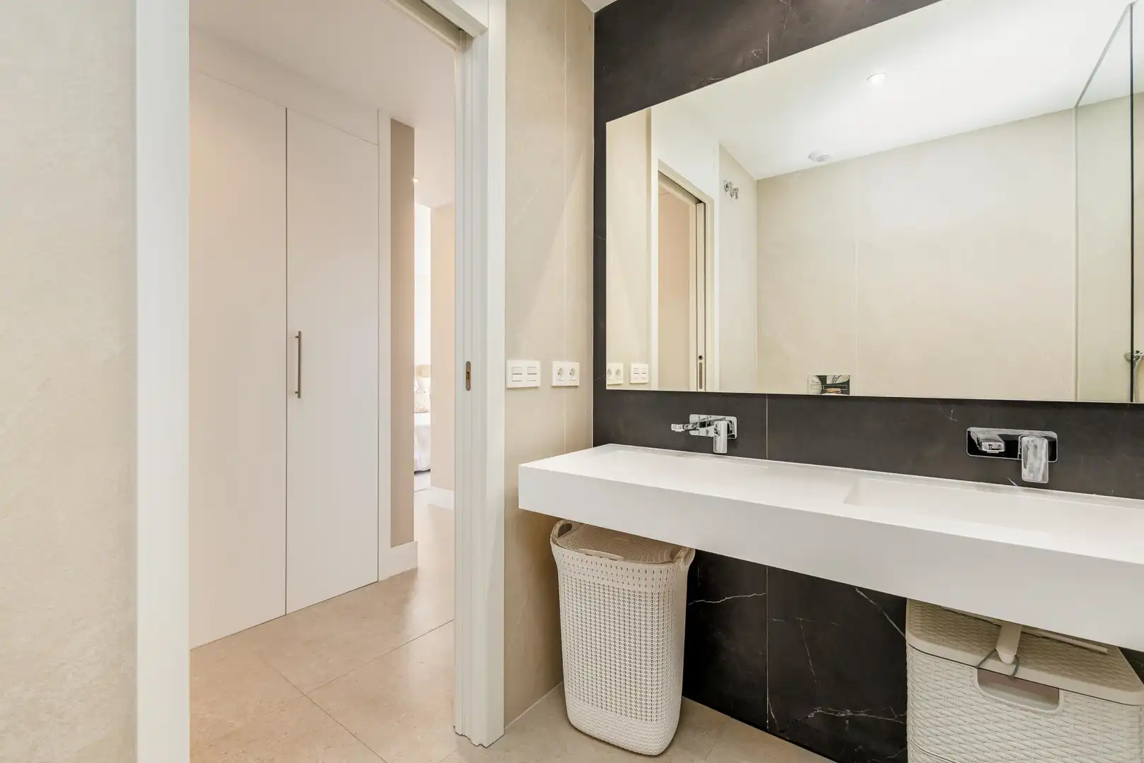 Baño de Apartamento en venta en Benahavís con Aire acondicionado, Calefacción y Jardín privado