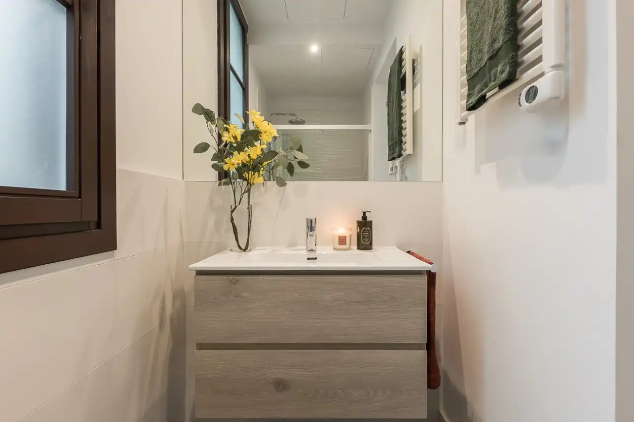 Bathroom of Apartments for rent in Barcelona  with Air Conditioner, Heating and Furnished