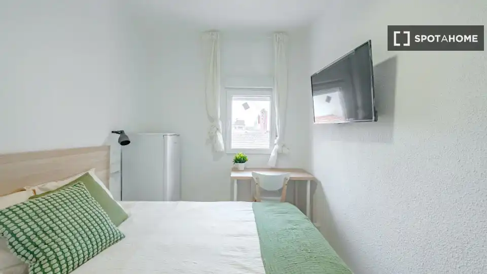 Bedroom of Flat for rent in Madrid  with Air Conditioner, Heating and Furnished