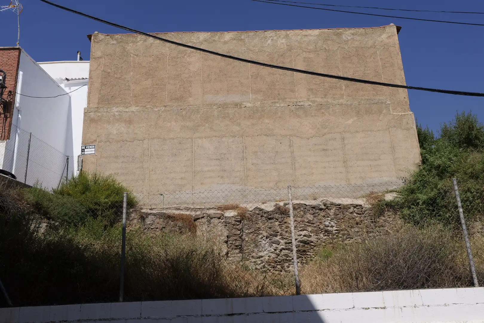 Vista exterior de Casa adosada en venda en Paterna del Río amb Jardí privat