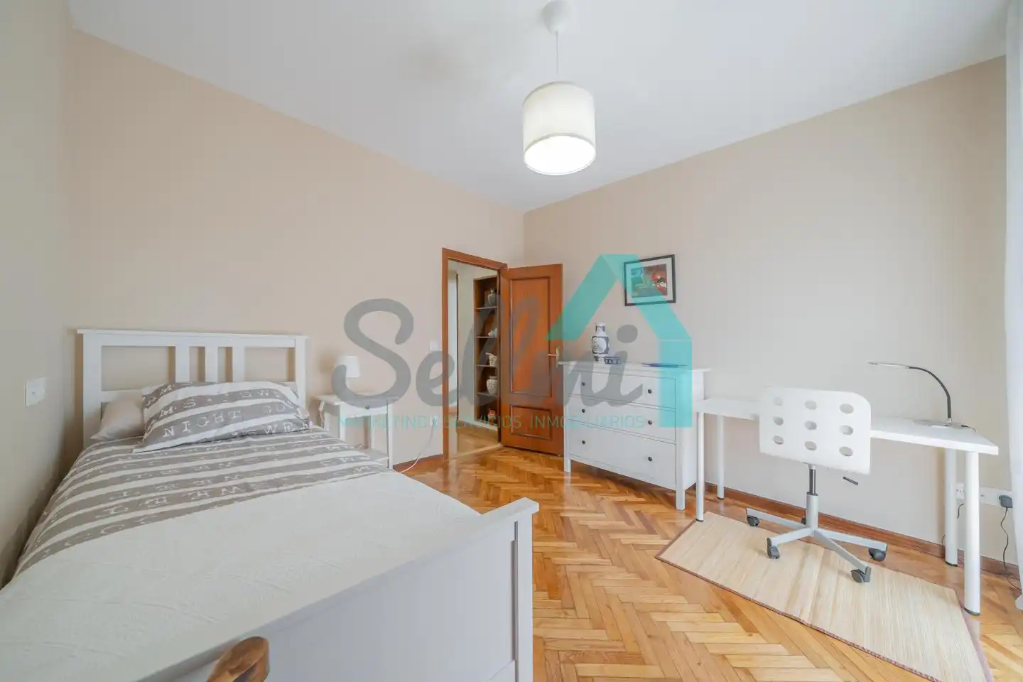 Bedroom of Flat for rent in Oviedo   with Heating, Parquet flooring and Terrace