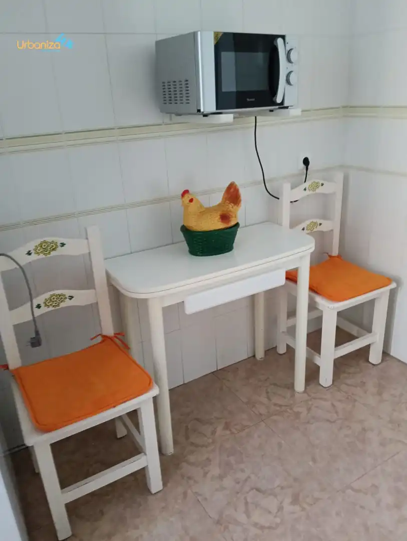 Cuina de Apartament de lloguer en Badajoz amb Aire condicionat, Moblat i Piscina comunitària
