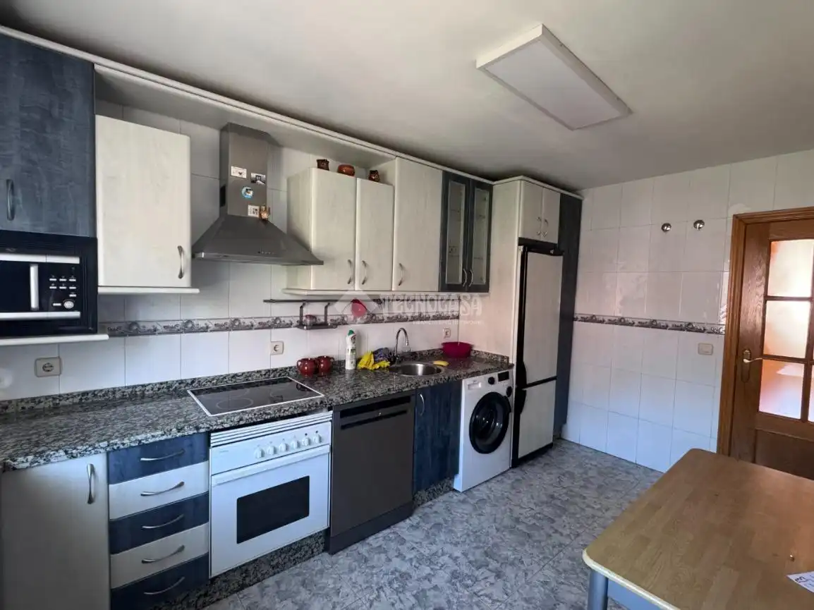 Cocina de Piso en venta en León Capital  con Calefacción, Parquet y Terraza