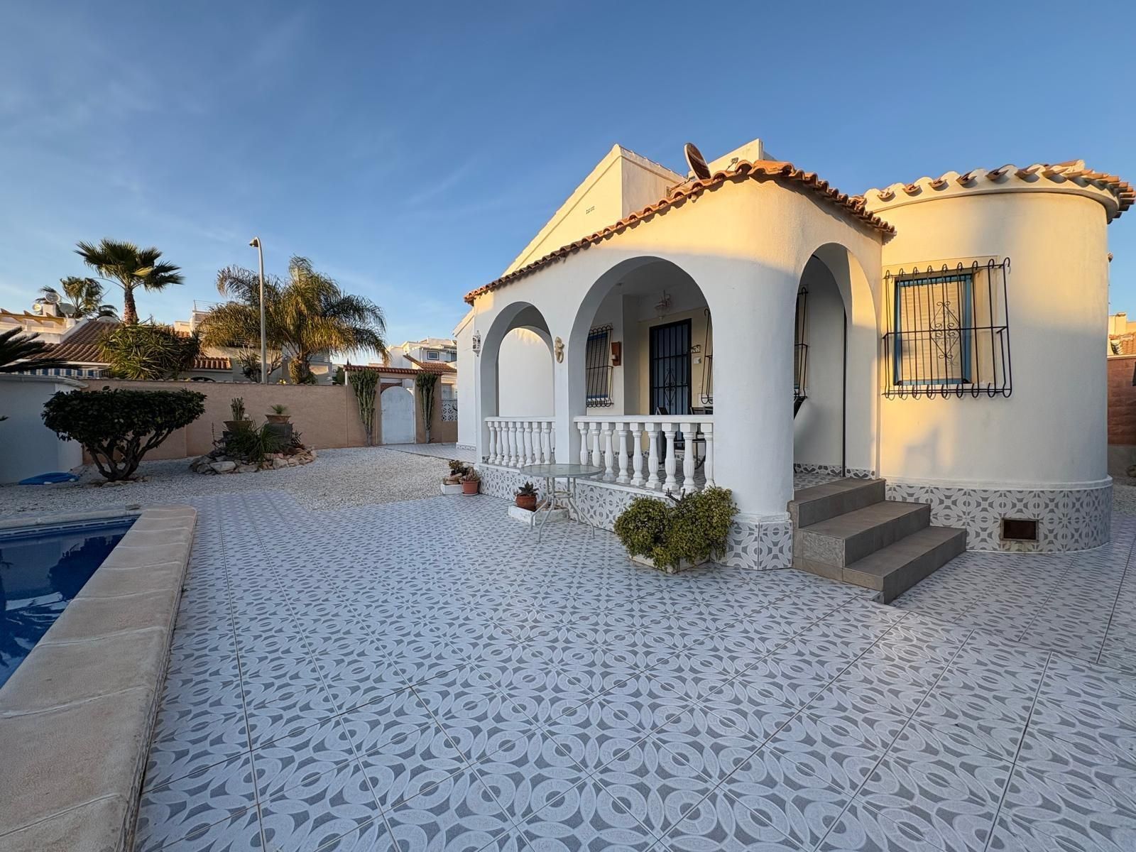 Exterior view of House or chalet for sale in Orihuela  with Furnished, Alarm and Community pool