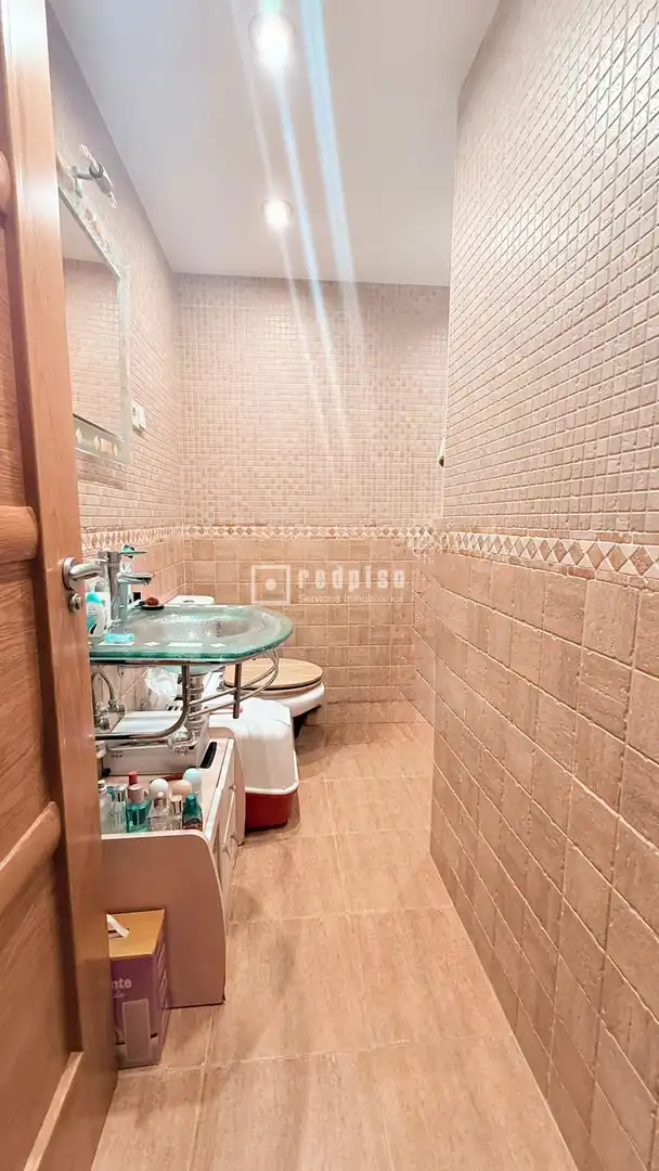Piso en venta en Comercial, Palomeras Bajas