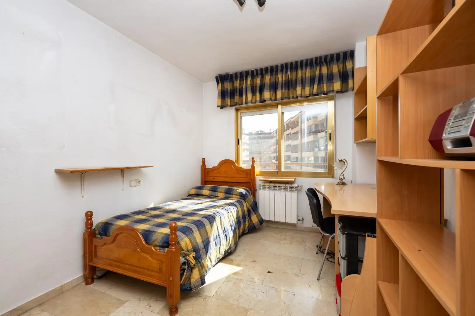 Bedroom of Flat for sale in Granada  with Air Conditioner, Heating and Terrace