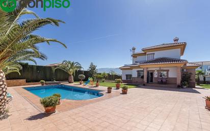 Vista exterior de Casa o xalet en venda en Las Gabias amb Aire condicionat, Terrassa i Piscina