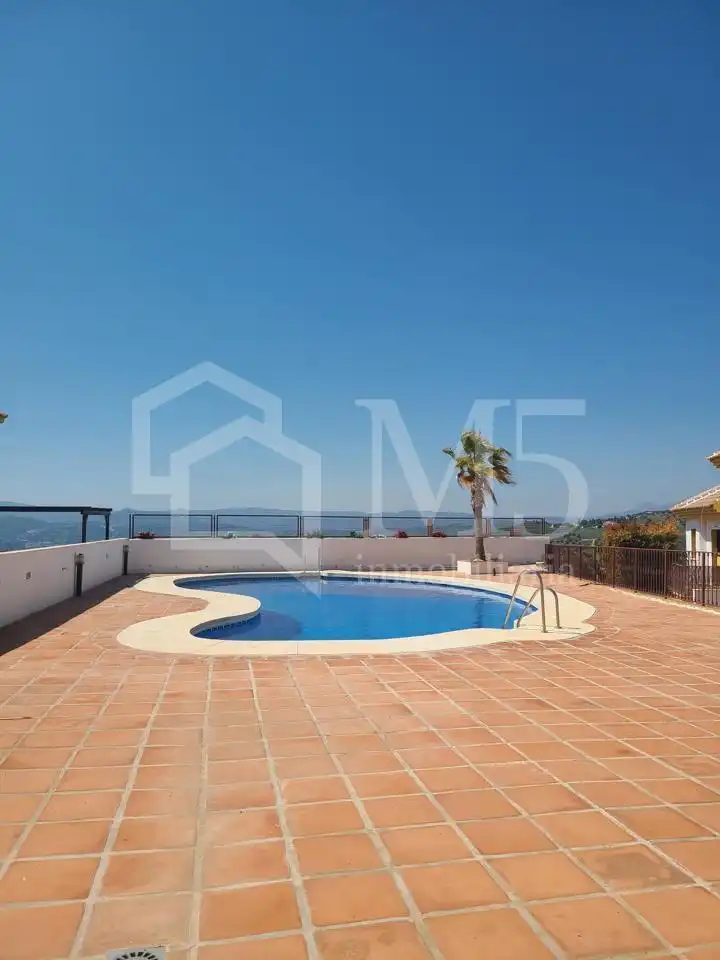 Swimming pool of Flat for sale in Alcaucín