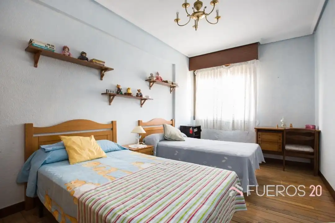 Schlafzimmer von Wohnung zum Verkauf in Barakaldo  mit Terrasse, Abstellraum und Möbliert