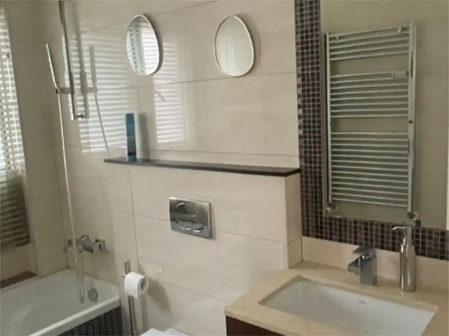 Badezimmer von Dachboden zur Miete in Valladolid Capital mit Klimaanlage