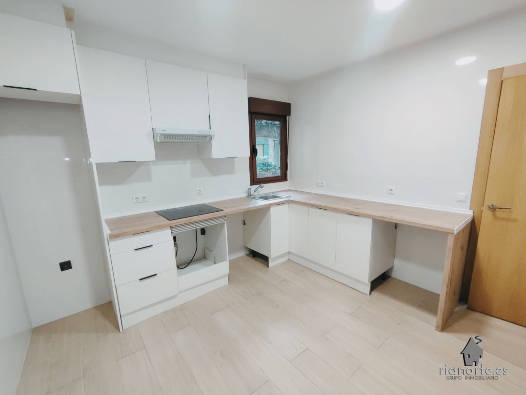 Cuina de Casa o xalet en venda en Langreo amb Calefacció i Traster