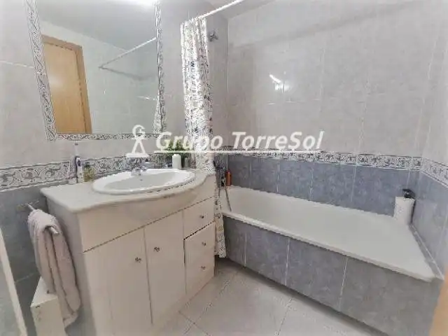 Baño de Piso en venta en La Pobla de Montornès   con Aire acondicionado, Calefacción y Terraza