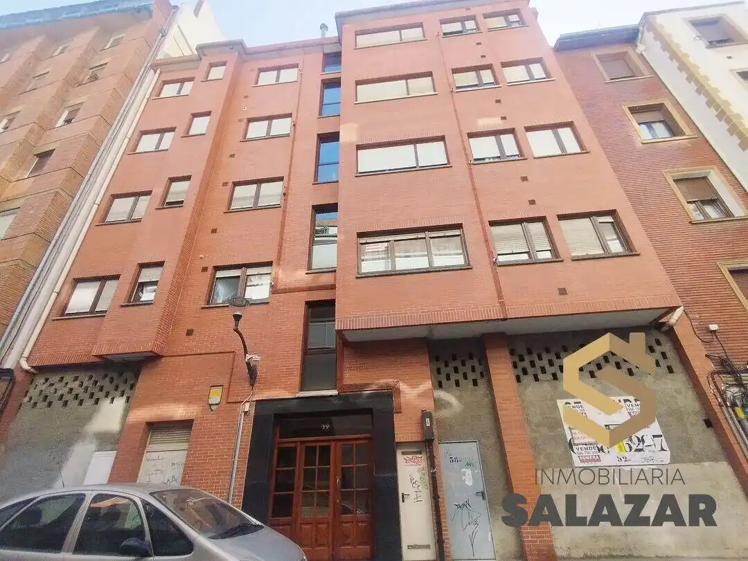 Vista exterior de Pis en venda en Bilbao  amb Calefacció i Traster