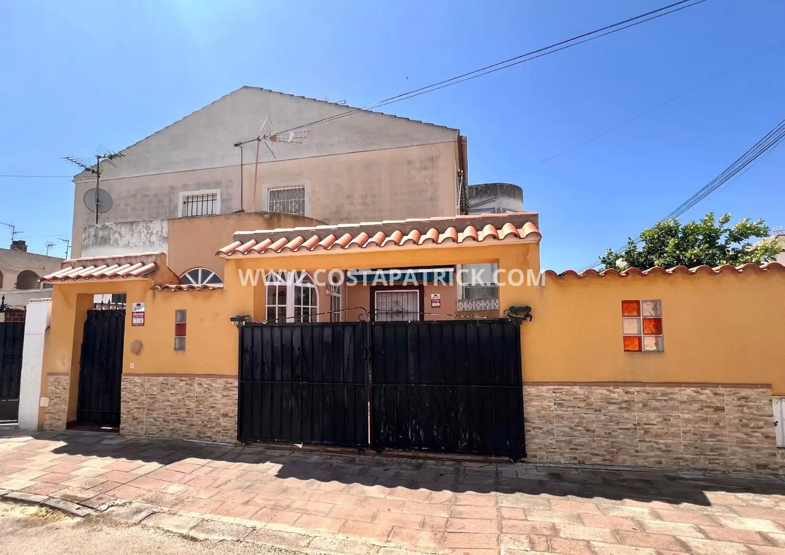 Vista exterior de Casa adosada en venta en Los Alcázares con Amueblado y Lavadora