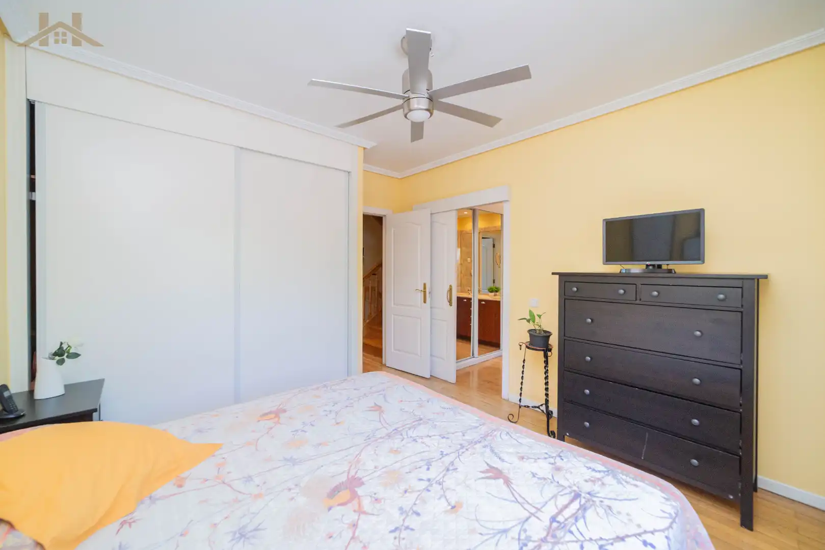 Schlafzimmer von Einfamilien-Reihenhaus zum Verkauf in Boadilla del Monte mit Heizung, Privatgarten und Abstellraum