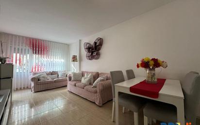 Living room of Flat for sale in Premià de Mar  with Air Conditioner, Terrace and Balcony