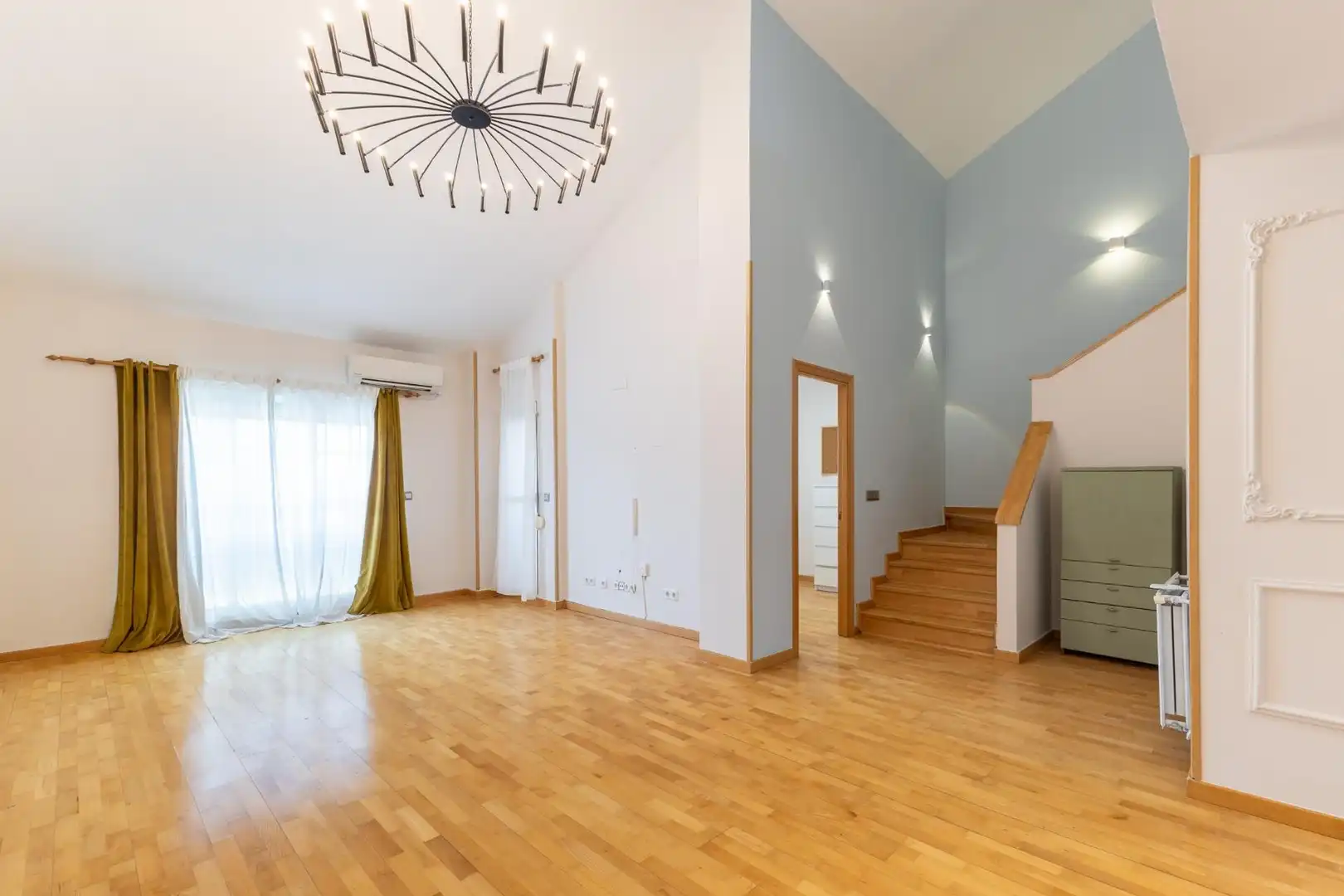 Sala d'estar de Dúplex de lloguer en Illescas amb Aire condicionat i Calefacció