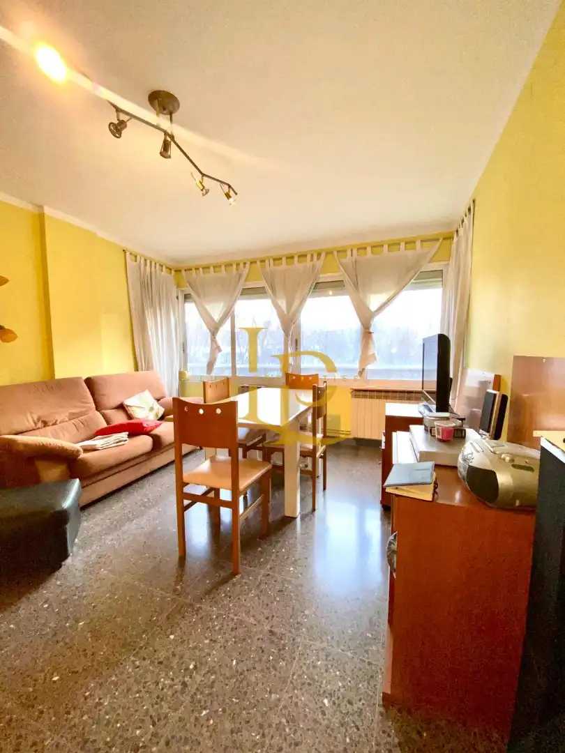 Vista exterior de Piso en venta en Barcelona con Calefacción, Terraza y Horno