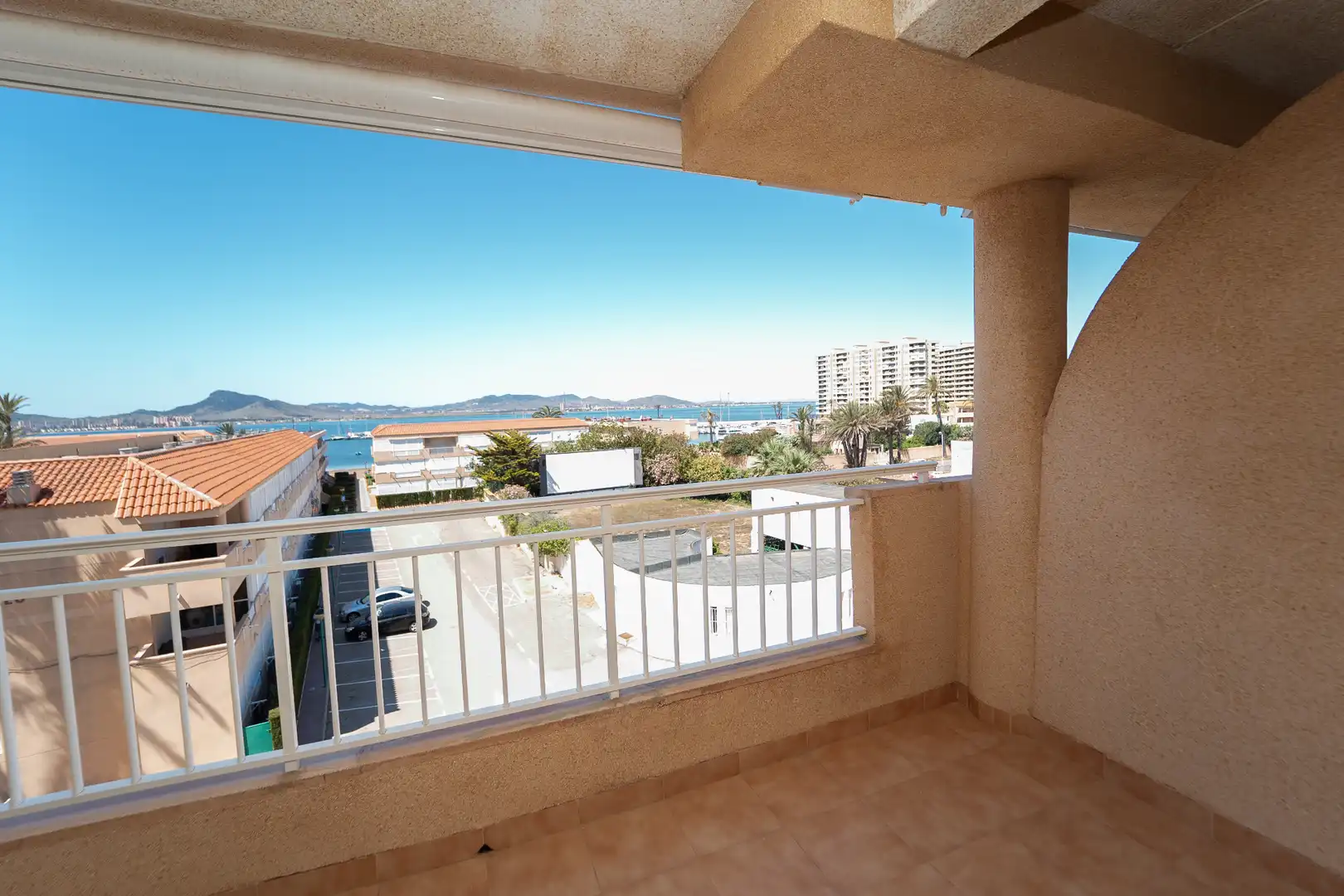 Piso en venta en Plaza Puerto Bello, Entremares