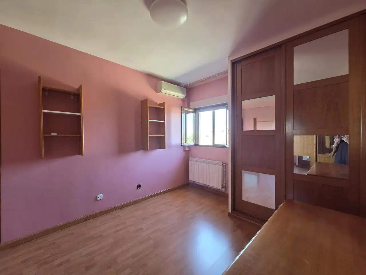 Bedroom of Flat for rent in Loeches  with Air Conditioner and Heating