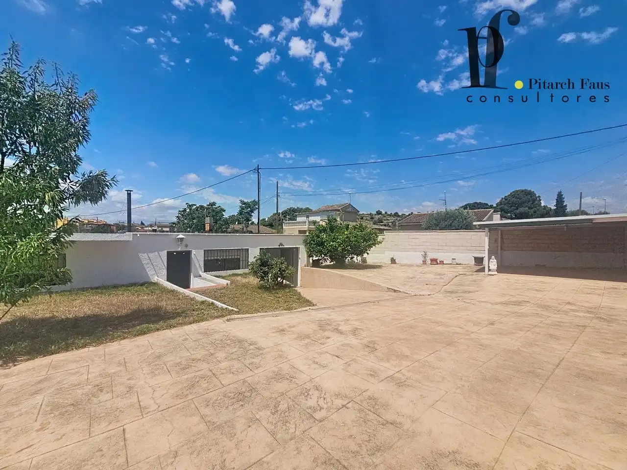 Exterior view of Houses for sale in La Pobla de Vallbona