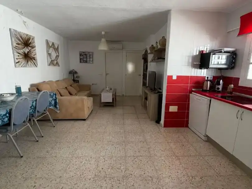 Sala d'estar de Casa o xalet en venda en La Línea de la Concepción amb Aire condicionat, Jardí privat i Piscina