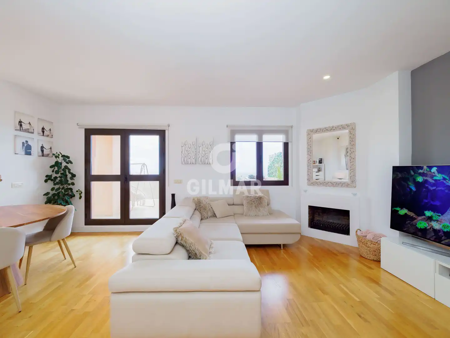 Living room of Detached homes for sale in Benalmádena  with Heating, Private garden and Swimming Pool