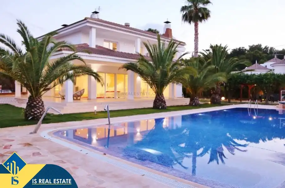 Vista exterior de Casa o xalet en venda en Alicante / Alacant amb Terrassa, Moblat i Piscina comunitària