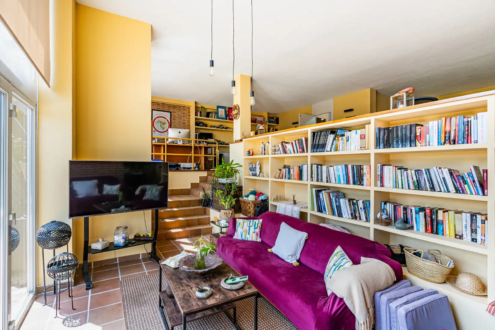 Sala de estar de Casa adosada en venta en Torrelodones con Calefacción, Jardín privado y Piscina