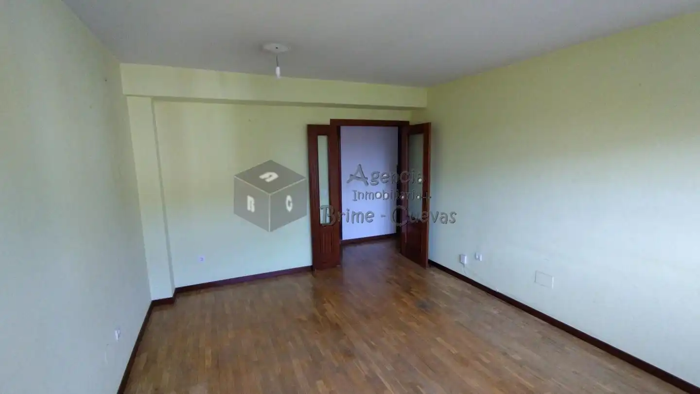 Pis en venda a Calle Enrique Claverol, 8, Corredoría - La Carisa - Prado de La Vega