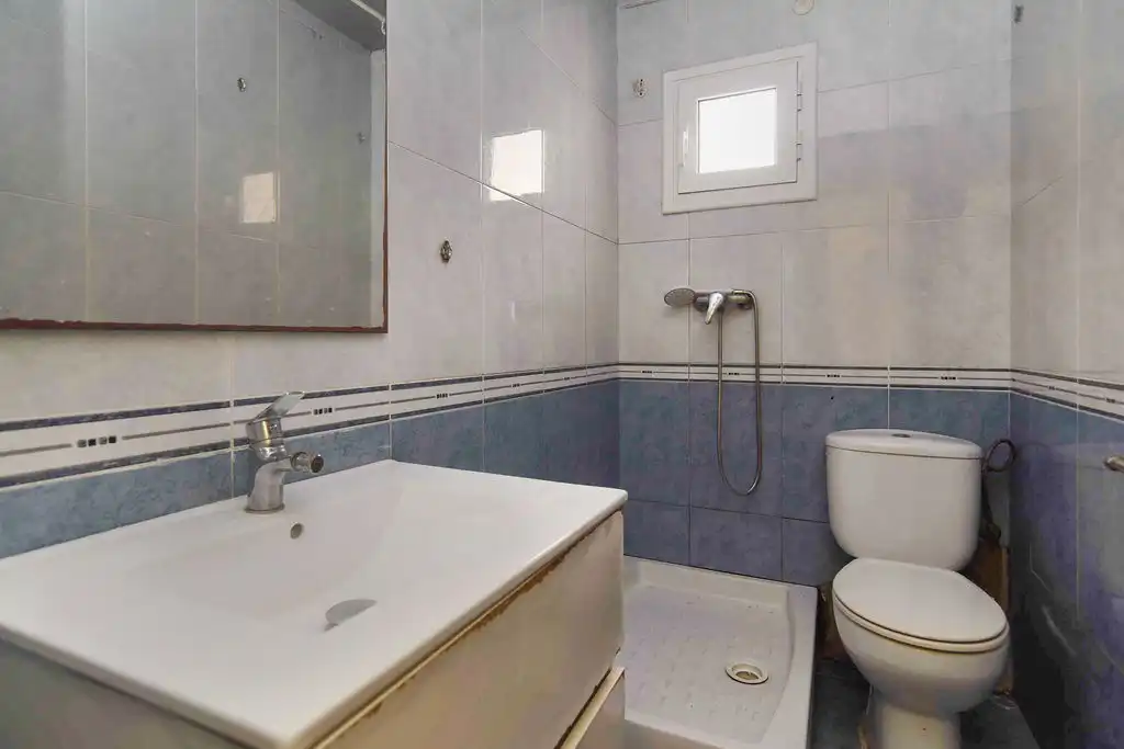 Badezimmer von Wohnung zum Verkauf in Santa Coloma de Gramenet