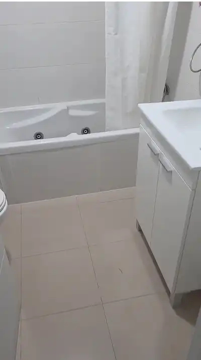 Bathroom of Flat for sale in Benalmádena