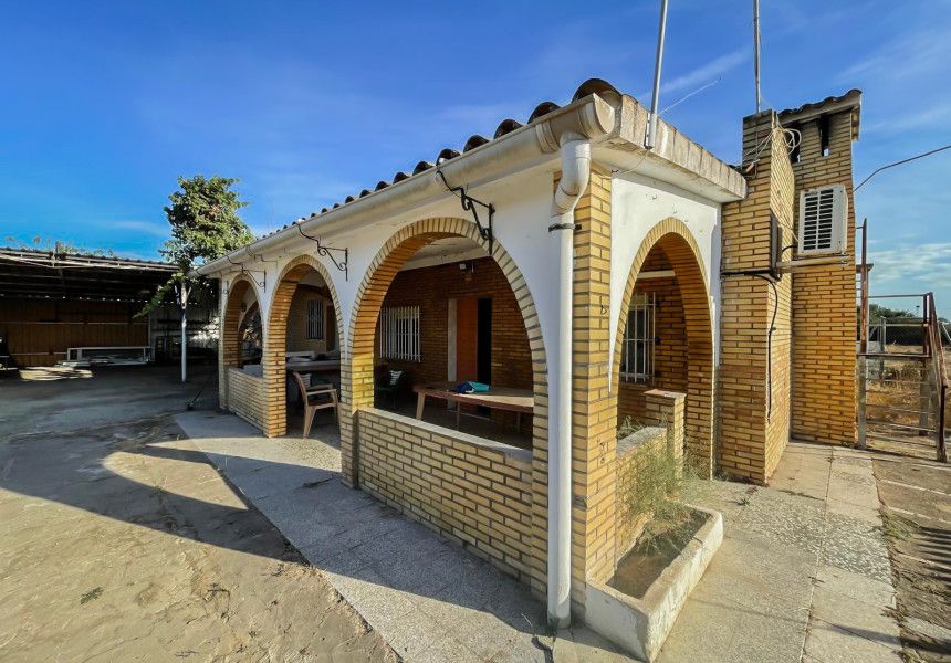 Außenansicht von Country house zum verkauf in La Puebla de Almoradiel mit Privatgarten, Abstellraum und Möbliert