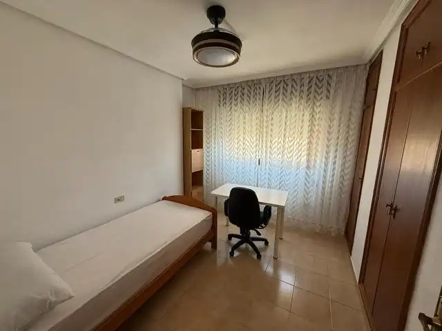Habitación de Piso de alquiler en Murcia con Aire acondicionado y Amueblado