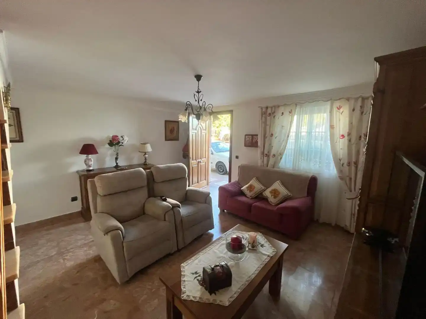 Sala d'estar de Casa adosada en venda en Estepona amb Balcó