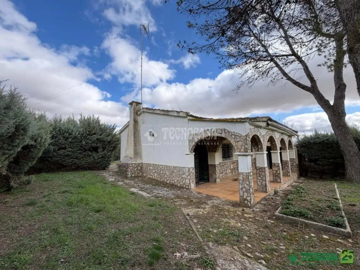 Vista exterior de Casa o chalet en venta en Villar de Cañas con Calefacción, Piscina y Amueblado